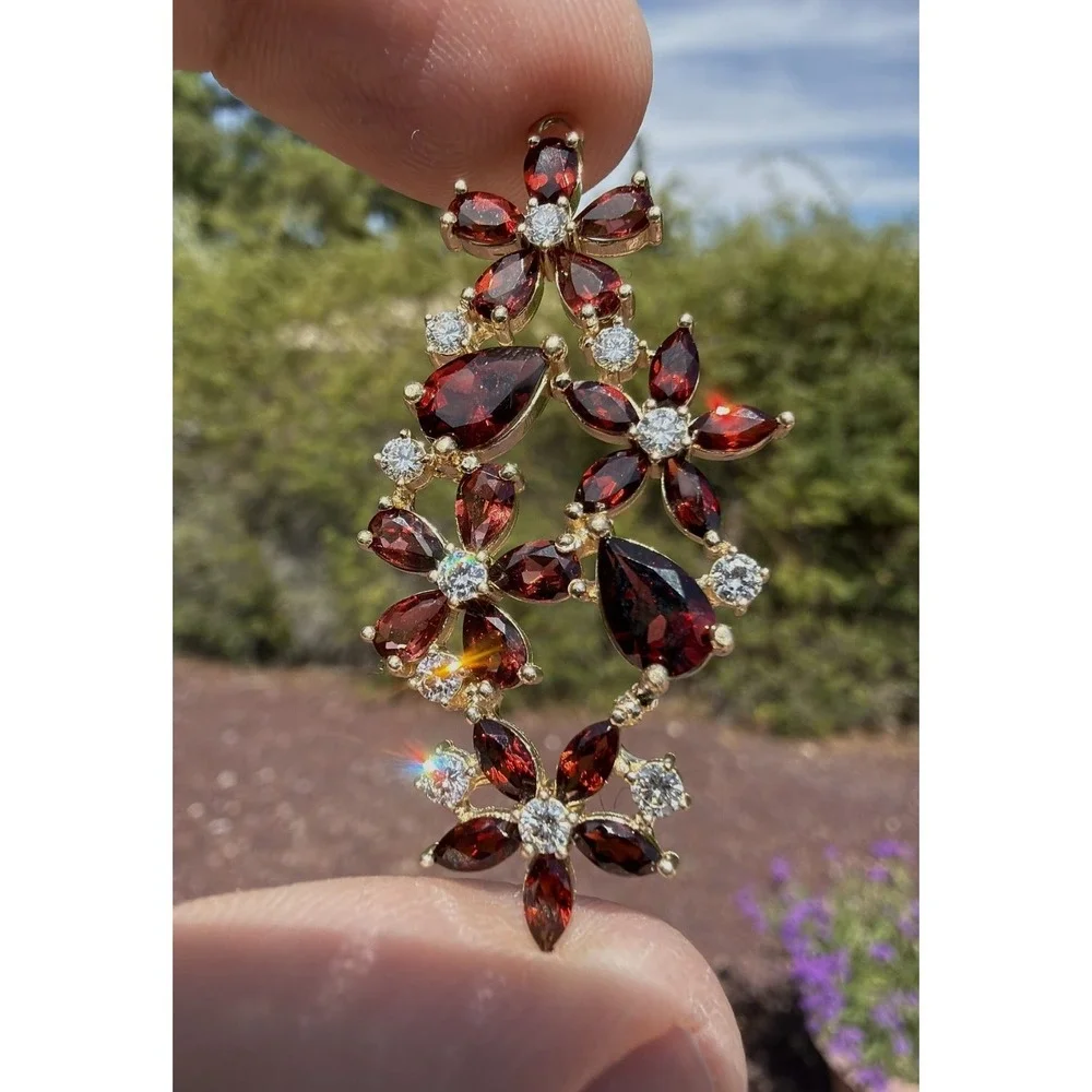 Vintage 14k Solid Yellow Gold Natural Flower Garnet & Diamond Pendant - 7.06g